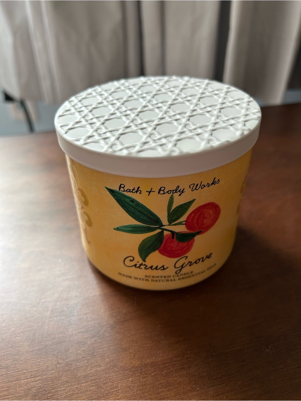 Bath & Body Works Citrus Grove Candle - Yellow & White
